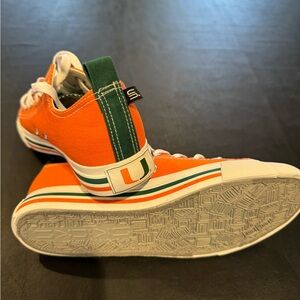 New University of Miami Hurricanes canvas low-top sneakers. Unisex M-5, W-7